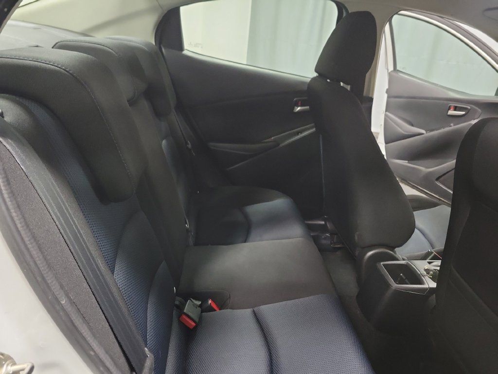 Used 2019 Toyota Yaris L FWD image 29