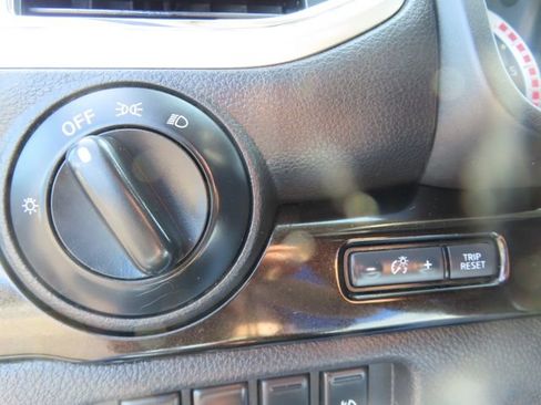 Used 2018 Nissan Titan SV AWD/4WD image 34