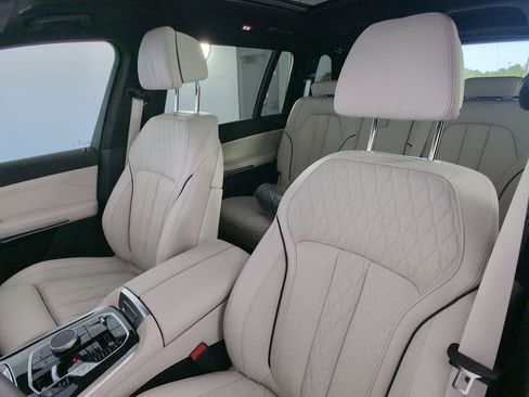 New 2026 BMW X7 M60i image 22
