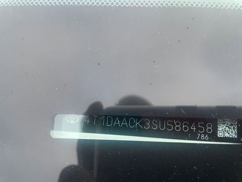 Used 2025 Toyota Camry LE image 28