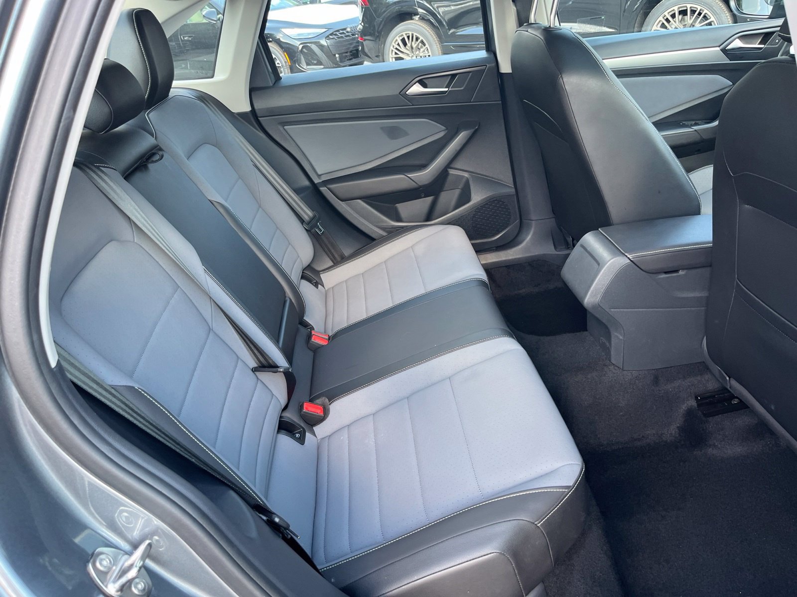 Certified 2025 Volkswagen Jetta SE FWD image 32