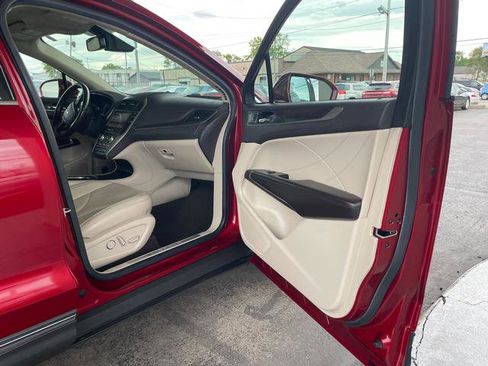 Used 2019 Lincoln MKC Reserve w/ MKC Climate Package AWD/4WD image 13