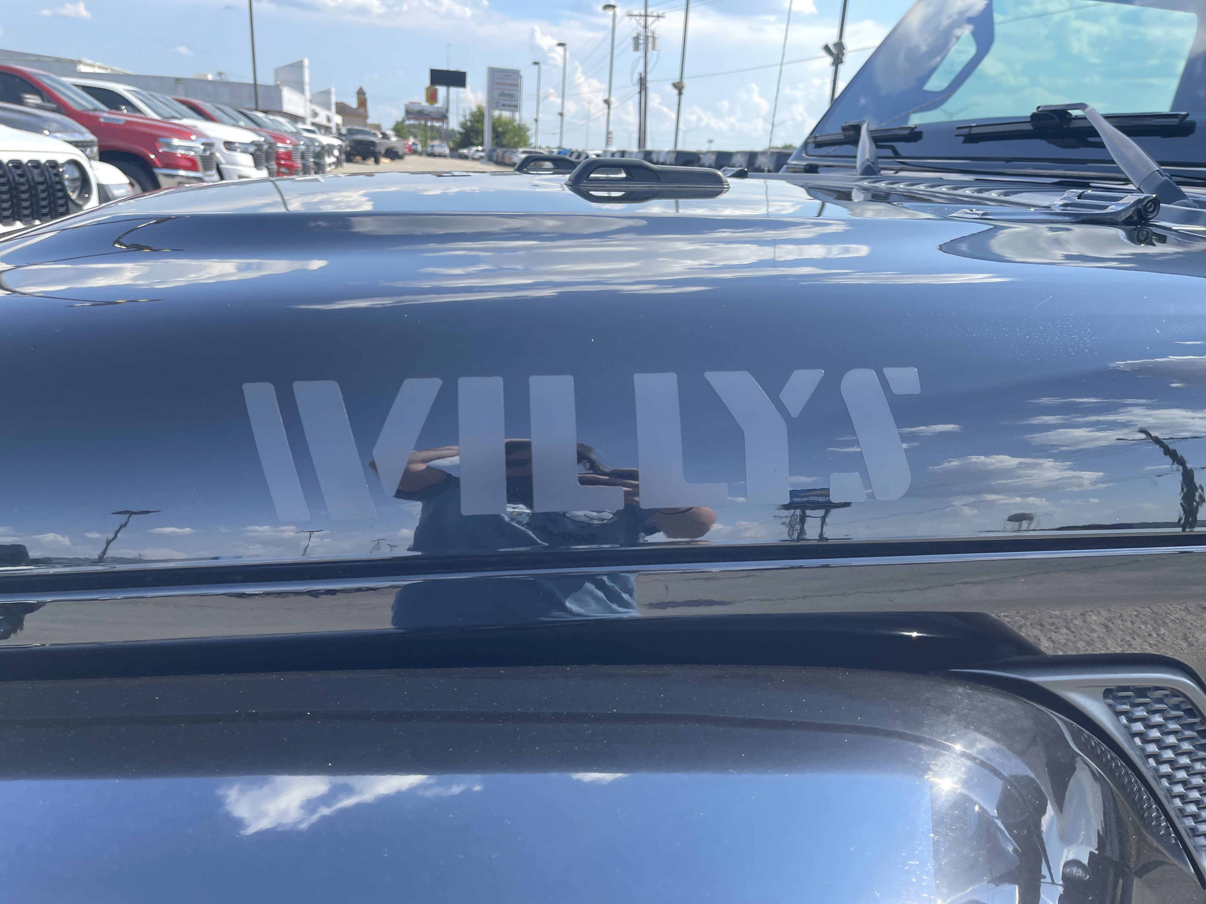 Used 2023 Jeep Gladiator Sport AWD/4WD image 12