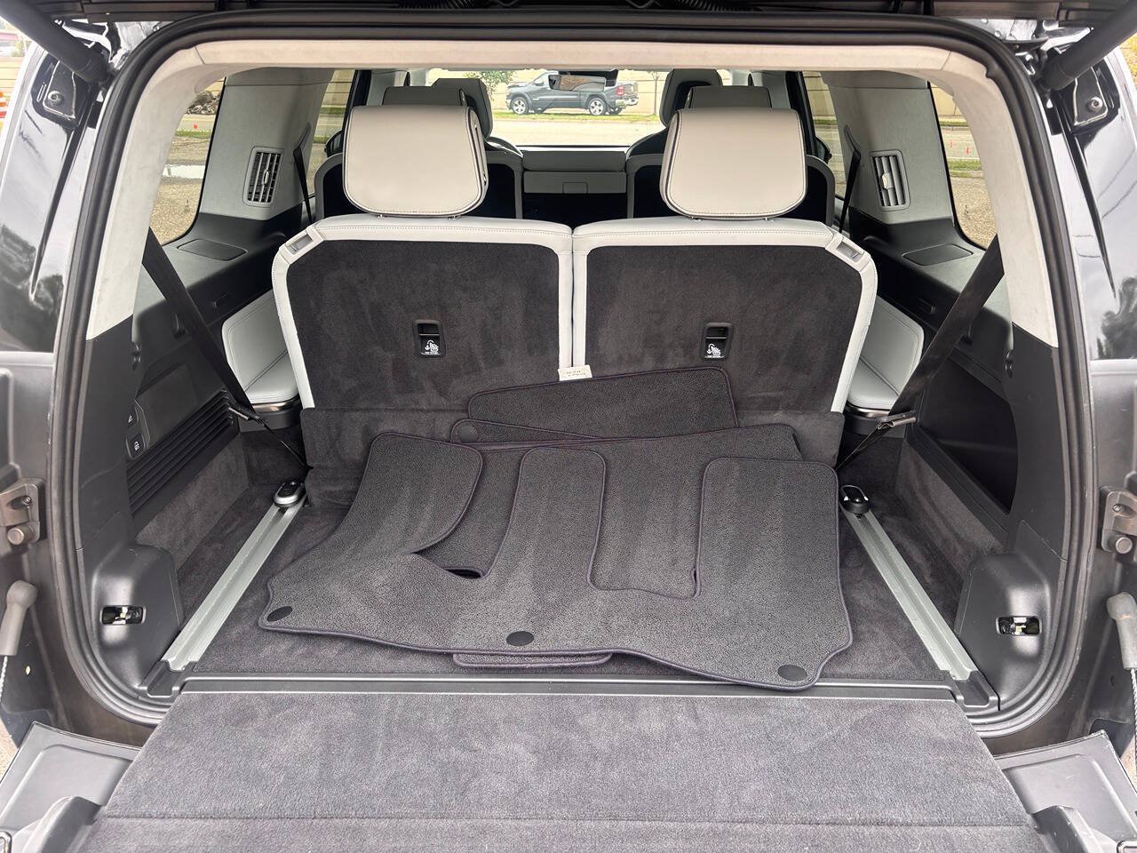Used 2025 Rivian R1S Adventure Dual AWD/4WD image 18