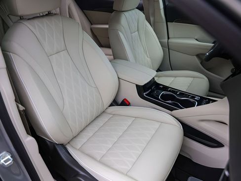 Used 2023 Buick Envision Avenir AWD/4WD image 32