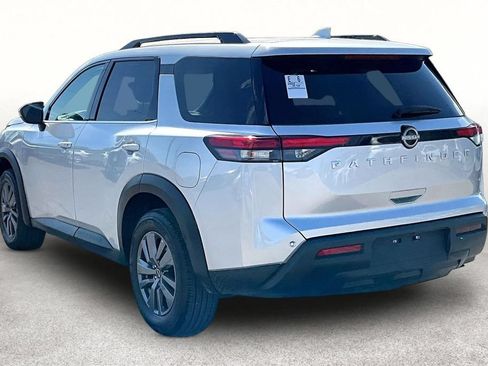 Used 2025 Nissan Pathfinder SV FWD image 13
