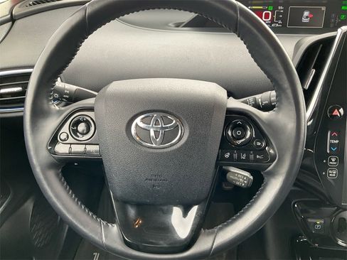 Used 2020 Toyota Prius L Eco image 16