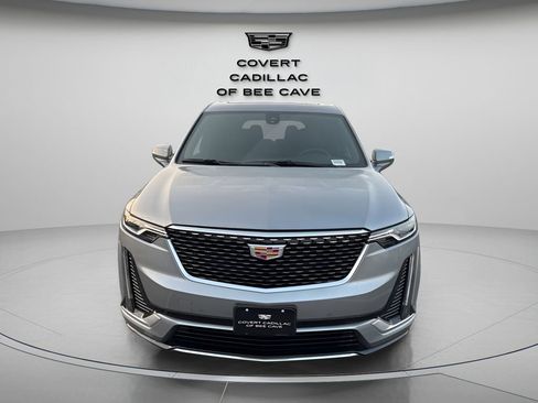 New 2025 Cadillac XT6 Luxury image 3