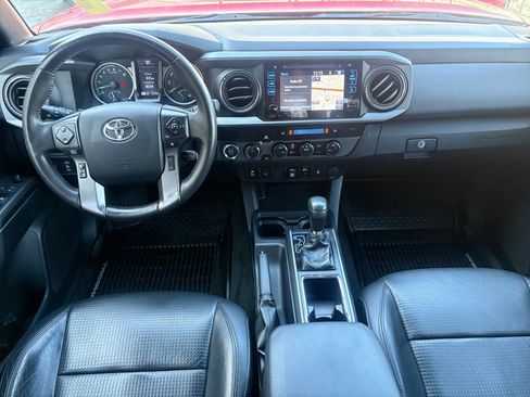 Used 2019 Toyota Tacoma TRD Sport image 16