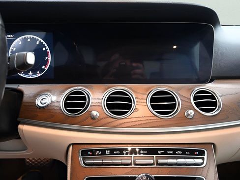 Used 2020 Mercedes-Benz E 450 4MATIC Sedan image 24