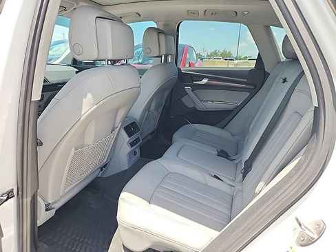 Used 2022 Audi Q5 2.0T Premium w/ Convenience Package AWD/4WD image 3