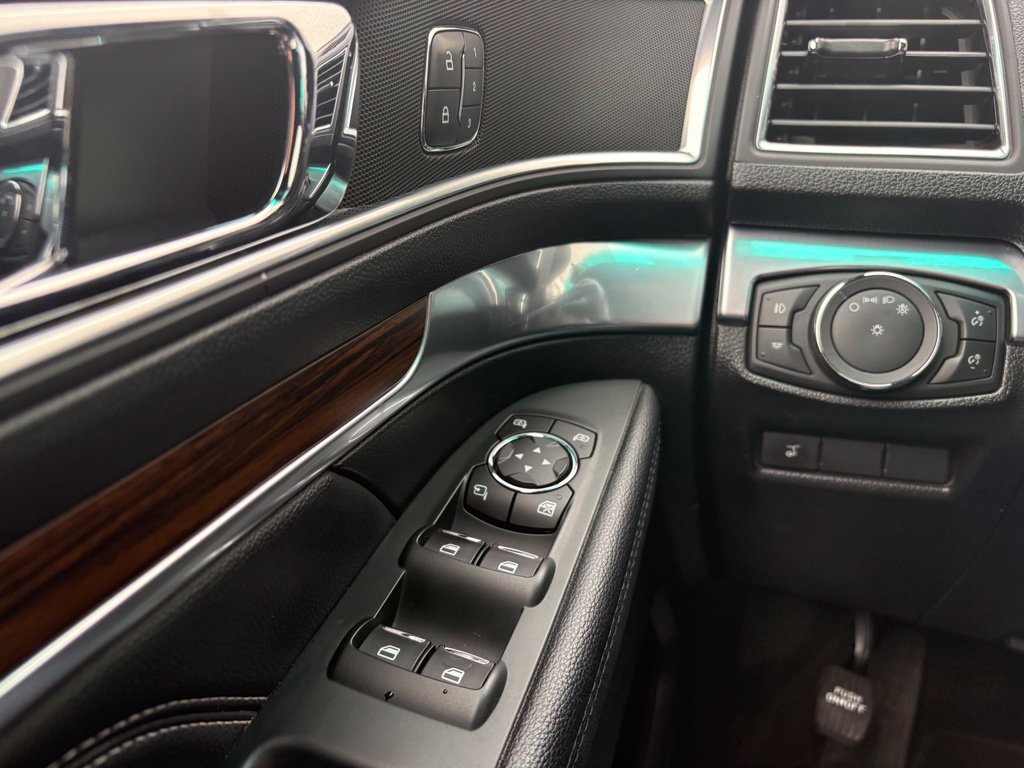 Used 2018 Ford Explorer Limited AWD/4WD image 25