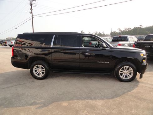 Used 2019 Chevrolet Suburban LT AWD/4WD image 5