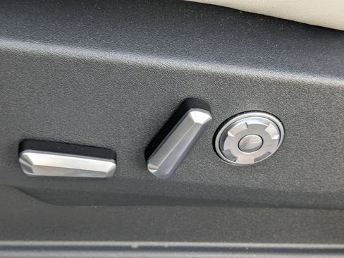 Certified 2025 Lincoln Navigator Reserve image 23