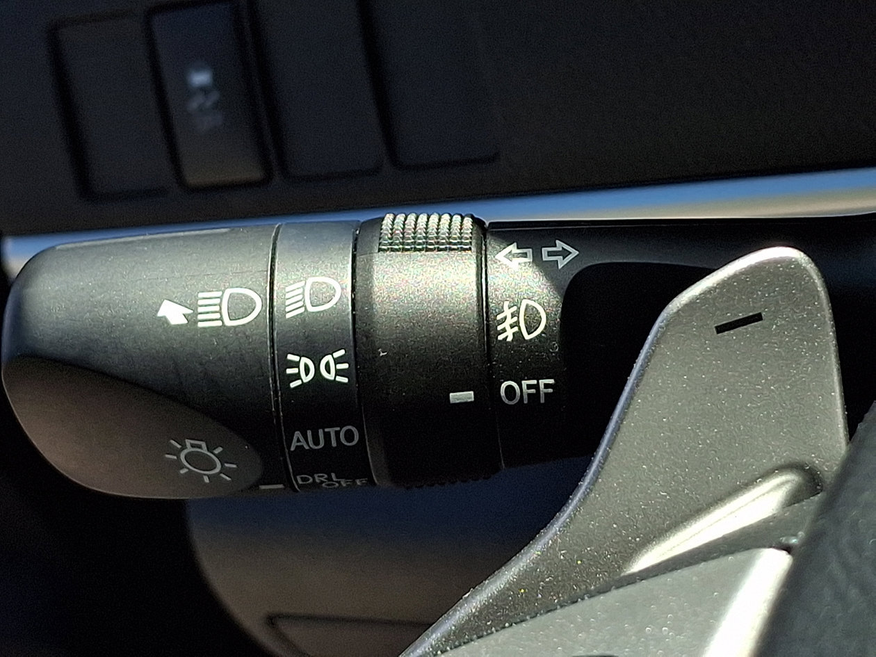 Used 2012 Toyota Camry SE w/ Leather Pkg FWD image 27
