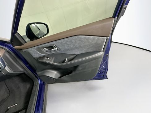 Used 2023 Nissan Rogue SV image 30