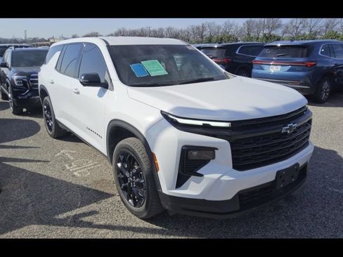 Used 2024 Chevrolet Traverse LS w/ Midnight/Sport Edition FWD image 2