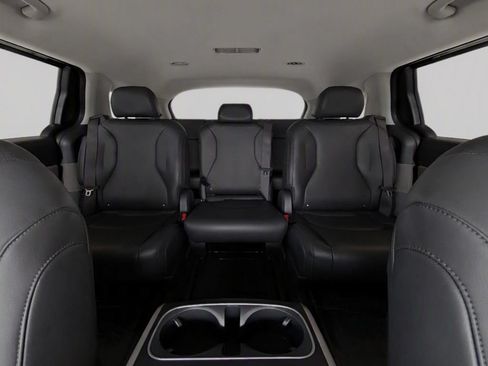Certified 2025 Kia Carnival FWD image 34