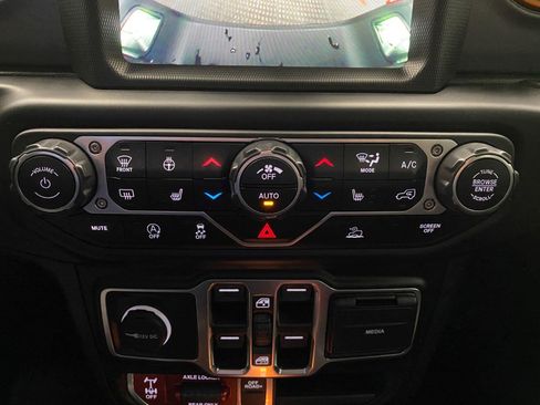 Used 2023 Jeep Gladiator Mojave w/ LED Lighting Group AWD/4WD image 24
