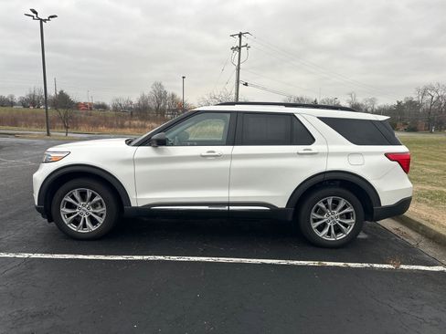 Used 2022 Ford Explorer XLT w/ Equipment Group 202A image 15