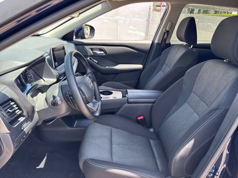 Used 2025 Nissan Rogue SV FWD image 29