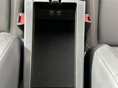 Used 2025 Toyota Prius Plug-In Hybrid image 33