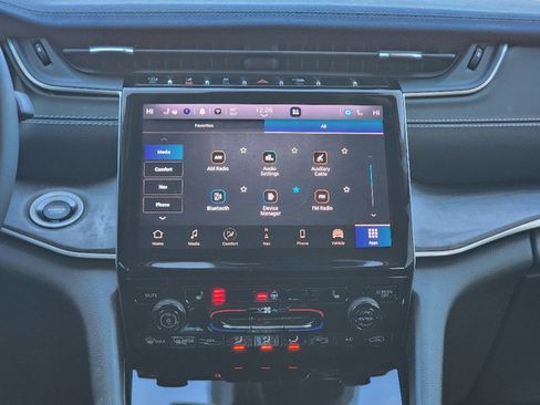 Used 2023 Jeep Grand Cherokee Limited w/ Black Appearance Package image 3