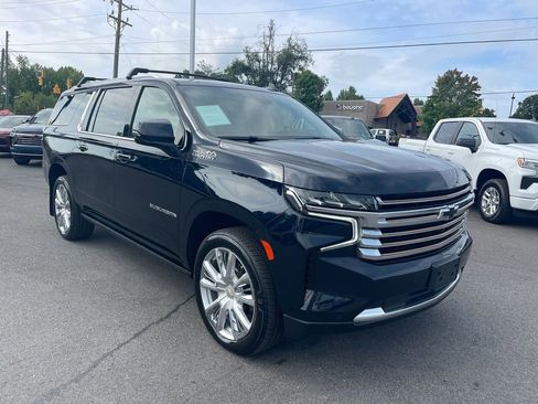 Used 2023 Chevrolet Suburban High Country w/ Premium Package 2 AWD/4WD image 7