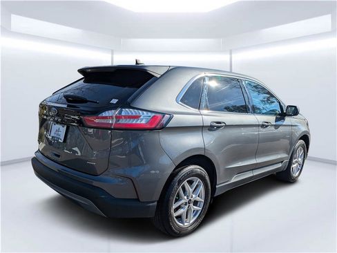 Used 2023 Ford Edge SEL image 3