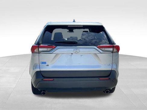 Used 2022 Toyota RAV4 LE FWD image 7