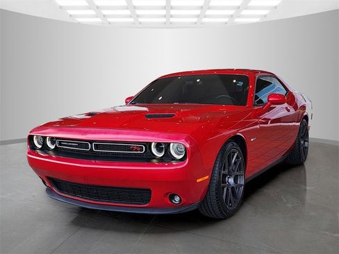 Used 2016 Dodge Challenger R/T image 9