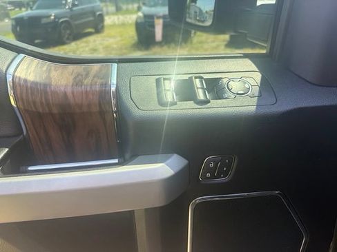 Used 2018 Ford F150 Lariat w/ Equipment Group 502A Luxury AWD/4WD image 9