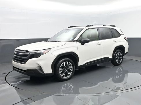 Used 2025 Subaru Forester Premium image 2