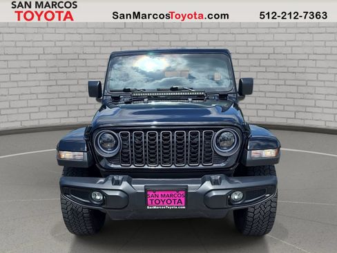 Used 2025 Jeep Gladiator Sport AWD/4WD image 2
