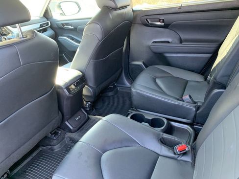 Used 2024 Toyota Highlander XLE image 14
