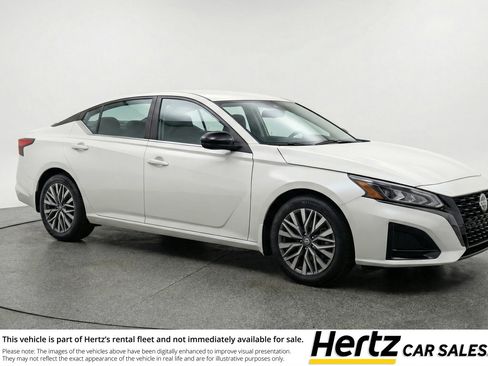 Used 2025 Nissan Altima 2.5 SV FWD image 1
