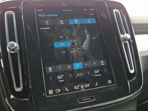Certified 2025 Volvo XC40 B5 Core image 16