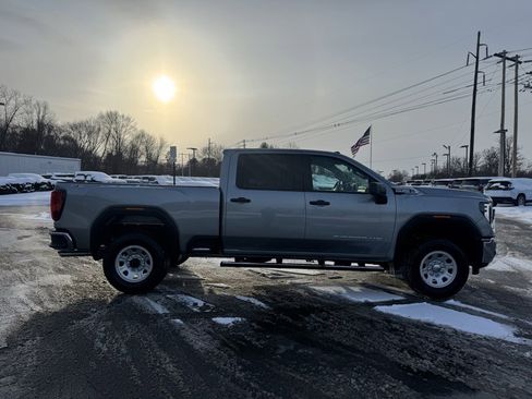 Used 2025 GMC Sierra 2500 Pro w/ Convenience Package image 7