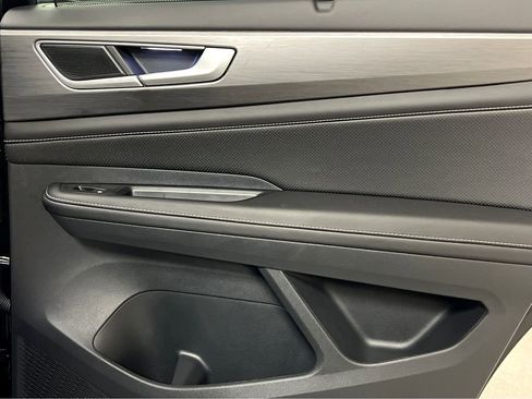 Used 2025 Volkswagen Atlas Cross Sport SE w/ Black Wheel Package image 20