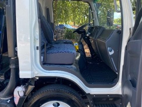 Used 2024 Isuzu NPR image 18
