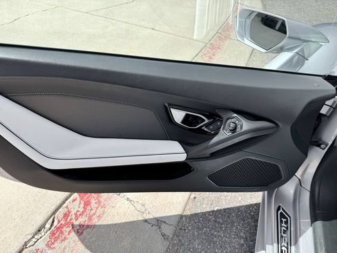Used 2018 Lamborghini Huracan LP 580-2 RWD image 13