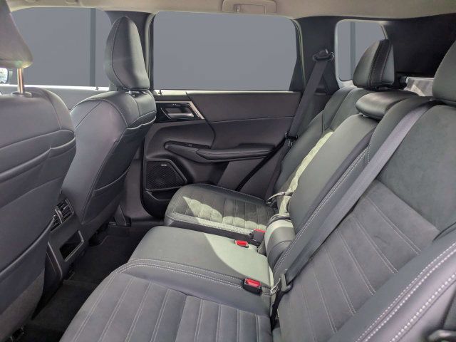 Used 2025 Mitsubishi Outlander SE FWD image 14