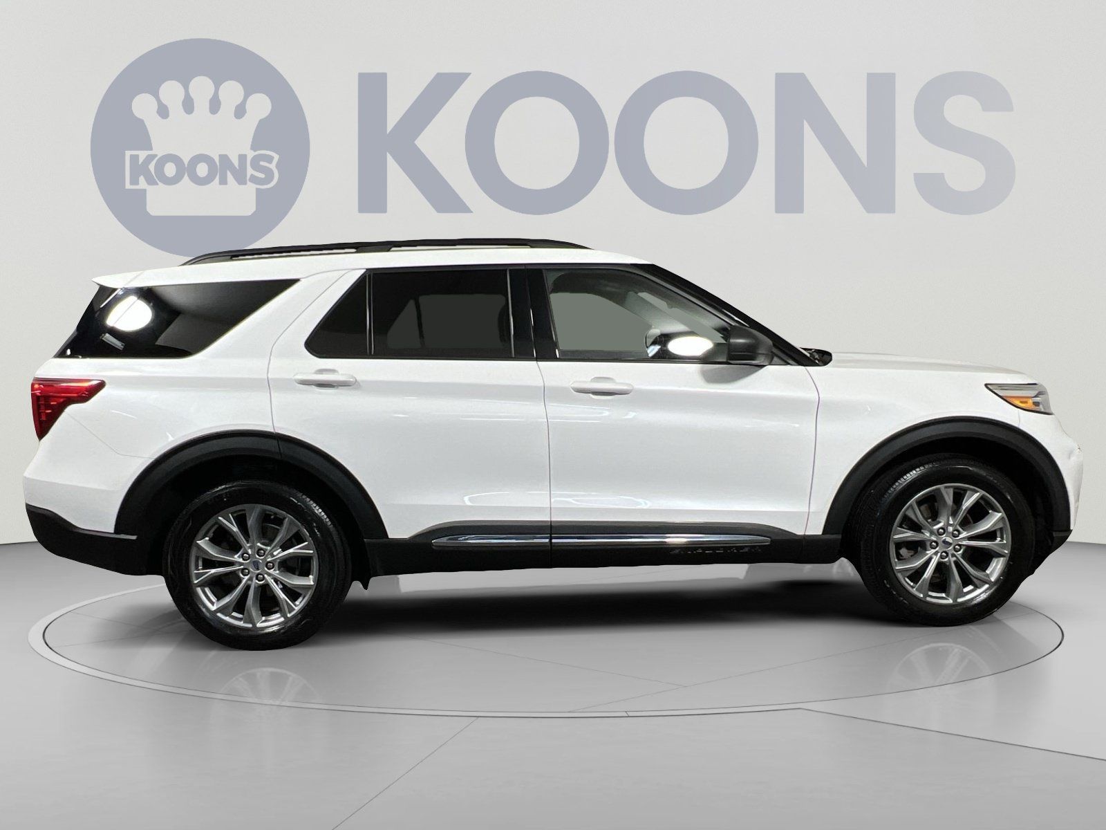 Certified 2022 Ford Explorer XLT w/ Equipment Group 202A AWD/4WD image 8