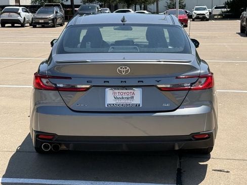 Used 2025 Toyota Camry SE FWD image 5