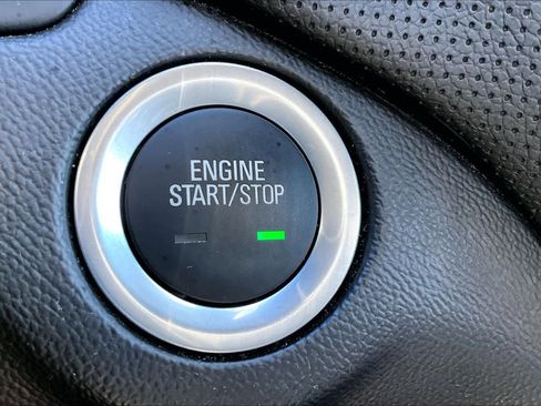 Used 2020 Chevrolet Equinox Premier image 32