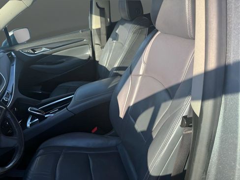 Used 2018 Buick Enclave Premium w/ Experience Buick Package image 9