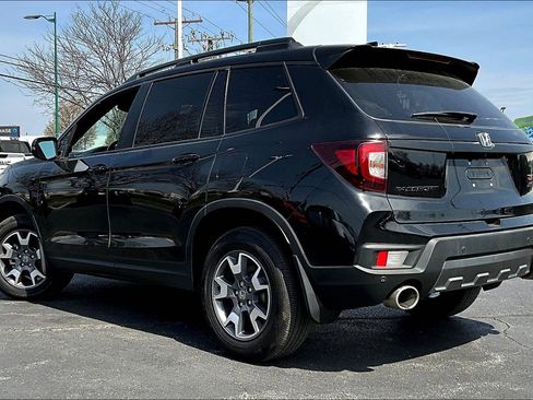 Used 2023 Honda Passport TrailSport image 3