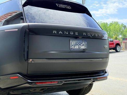 Used 2022 Land Rover Range Rover Long Wheelbase SE image 8