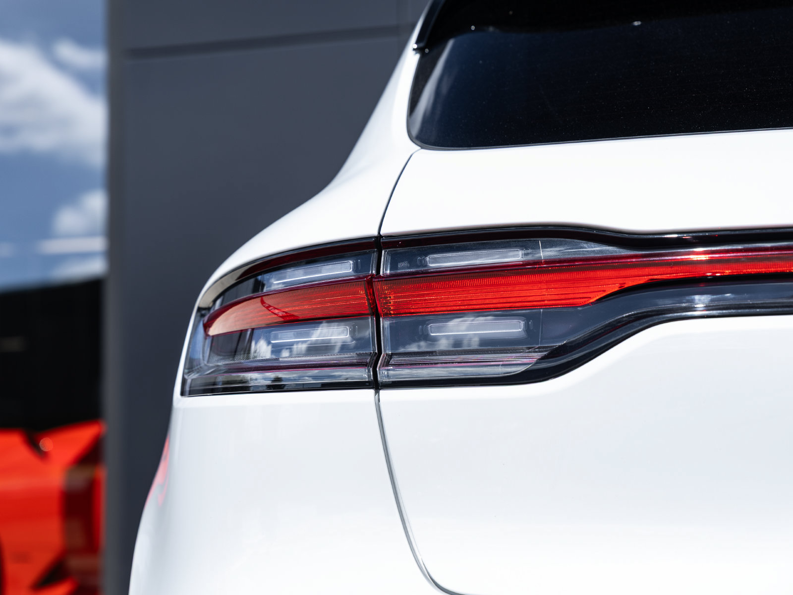 Certified 2024 Porsche Macan AWD/4WD image 14