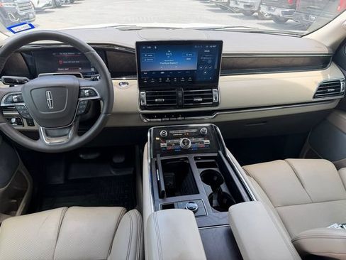 Used 2023 Lincoln Navigator Reserve AWD/4WD image 11
